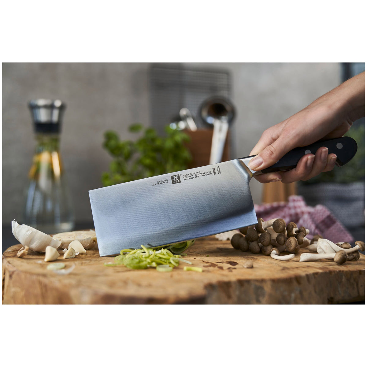 ZWILLING Pro 7-inch, Chinese Chef's Knife/Vegetable Cleaver