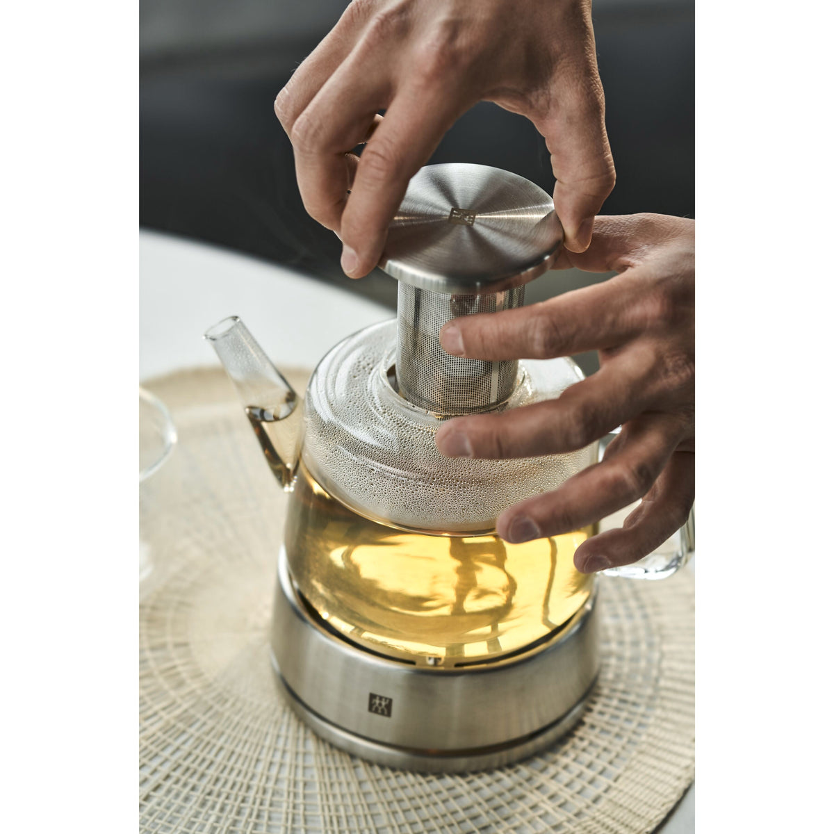 ZWILLING Sorrento Double Wall Glassware 27-oz, Teapot With Stainless Steel Stand
