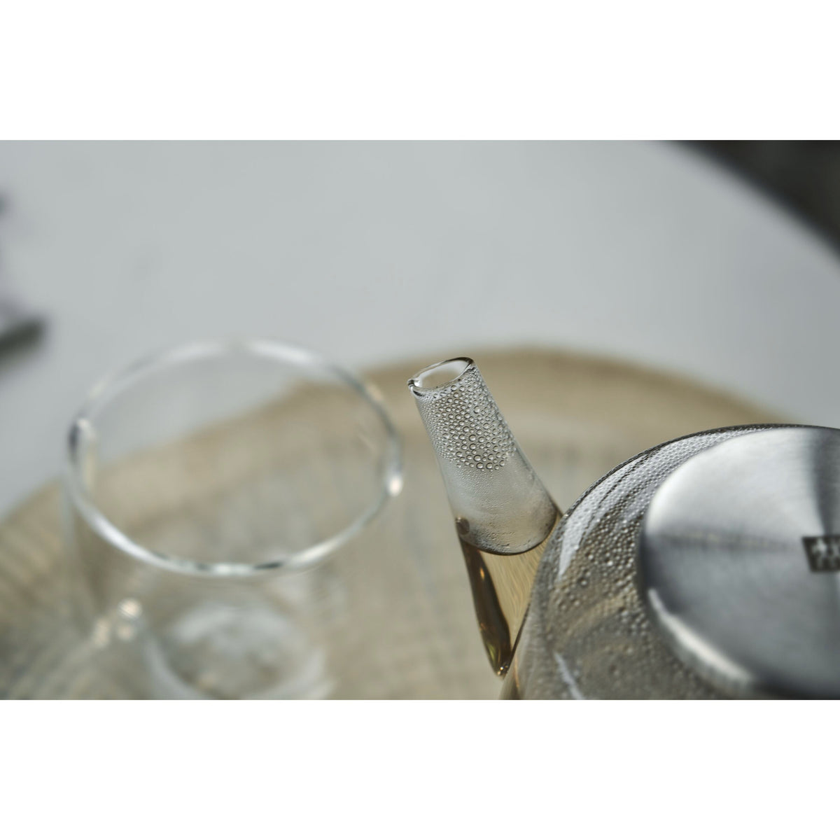 ZWILLING Sorrento Double Wall Glassware 27-oz, Teapot With Stainless Steel Stand