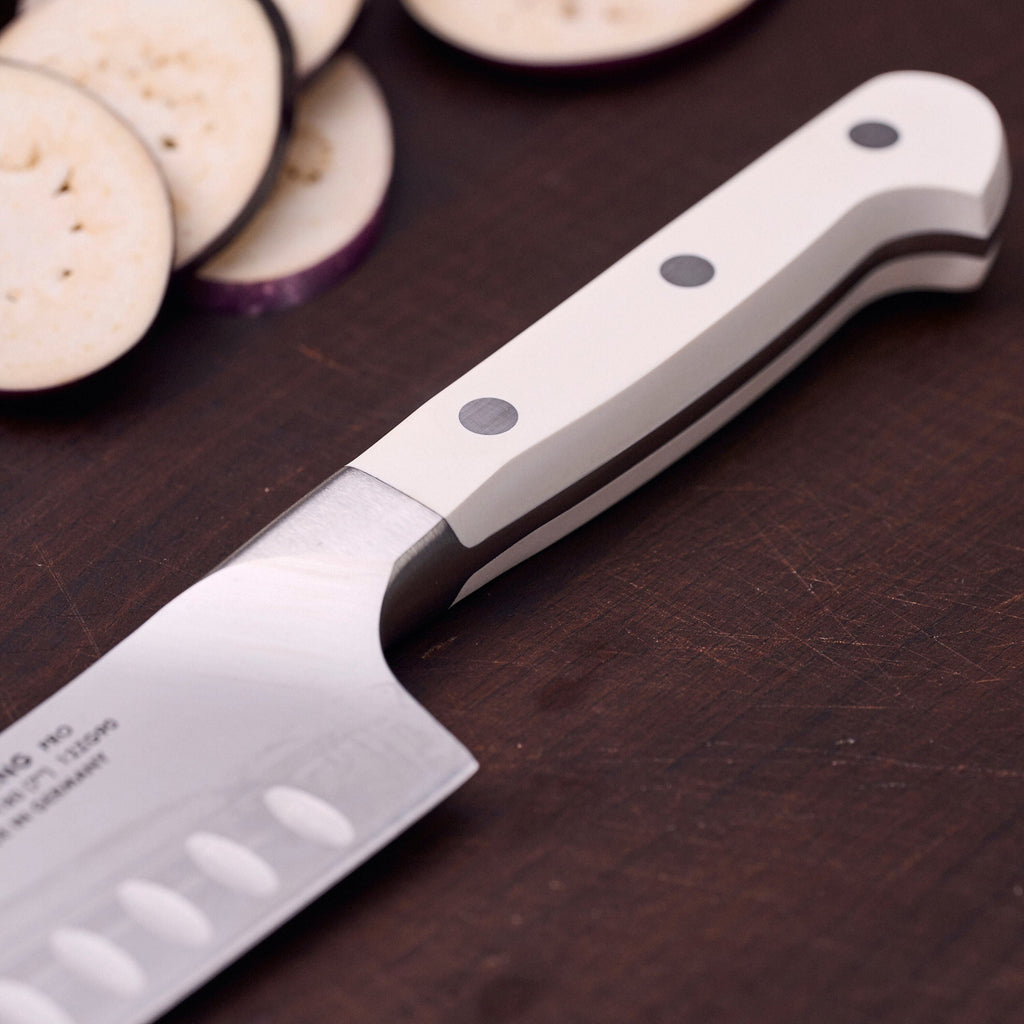 ZWILLING Pro le blanc 7-inch, Hollow Edge Slim Santoku Knife