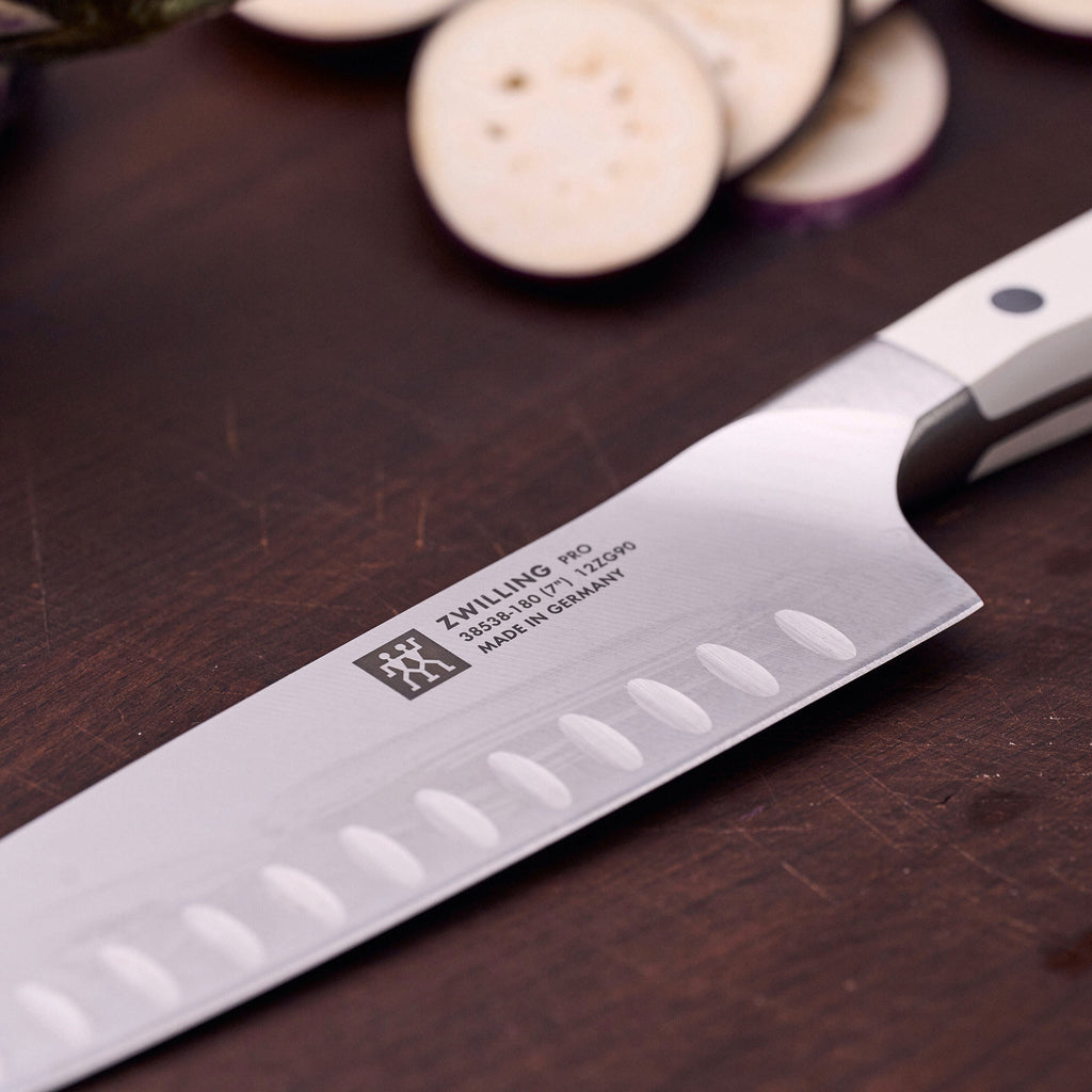 ZWILLING Pro le blanc 7-inch, Hollow Edge Slim Santoku Knife