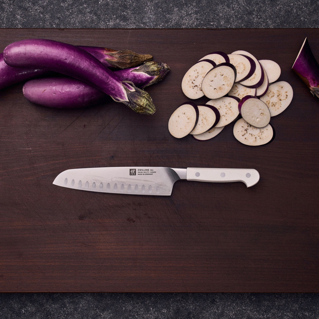 ZWILLING Pro le blanc 7-inch, Hollow Edge Slim Santoku Knife