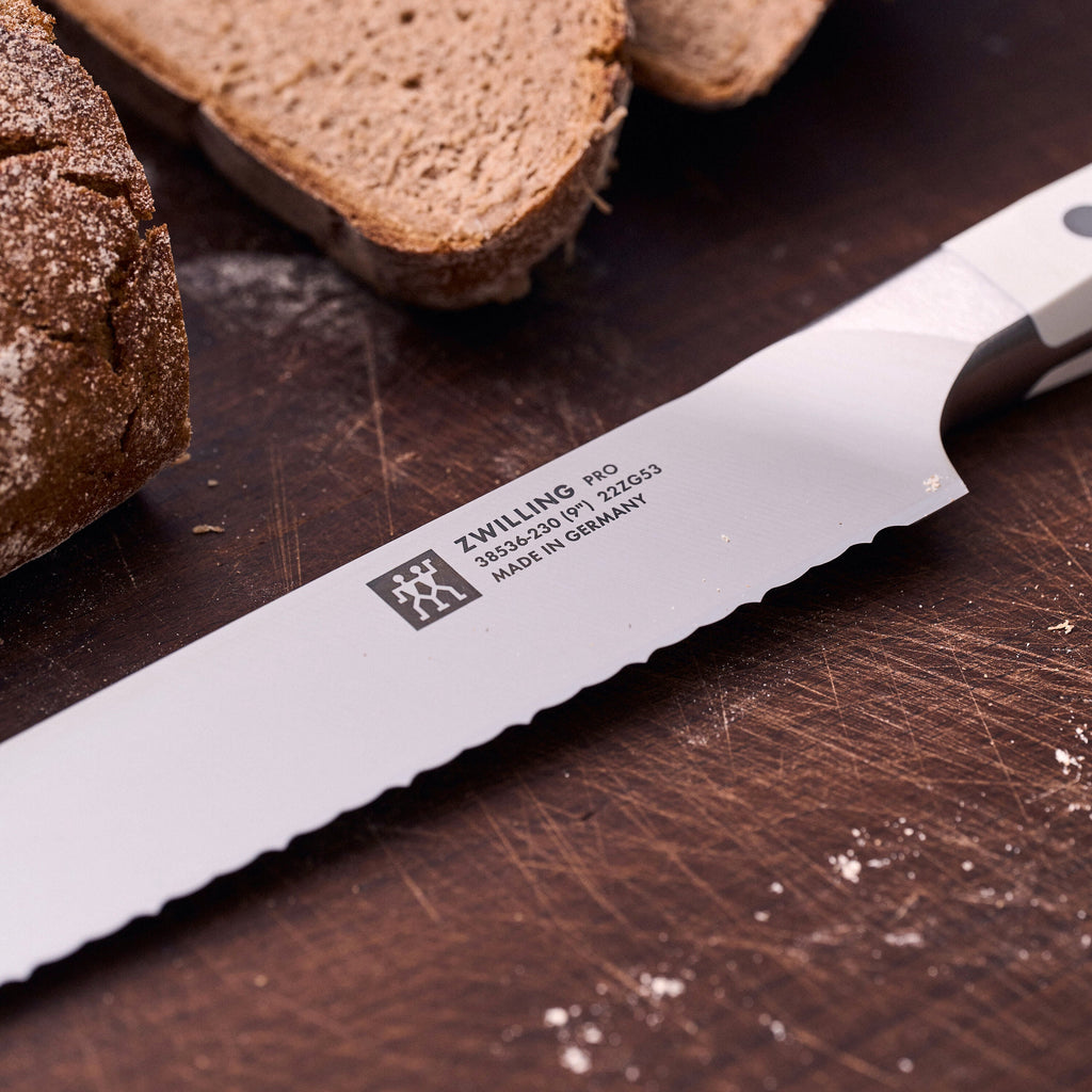 ZWILLING Pro le blanc 9-inch, Bread Knife
