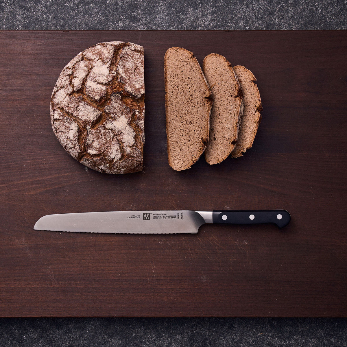 ZWILLING Pro 9-inch, Bread Knife Z15 Serration