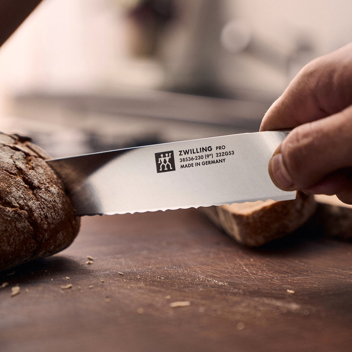 ZWILLING Pro le blanc 9-inch, Bread Knife