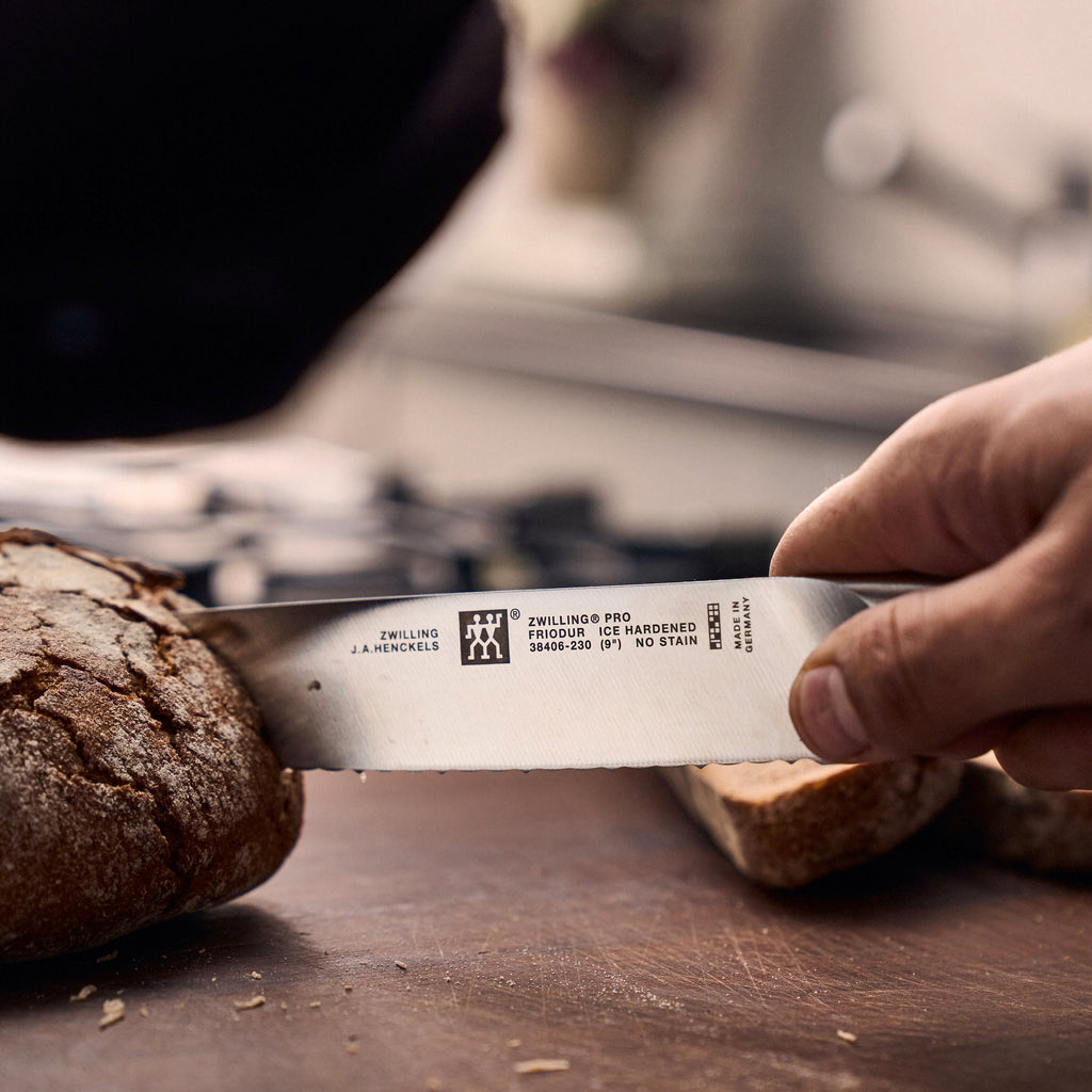 ZWILLING Pro 9-inch, Bread Knife Z15 Serration