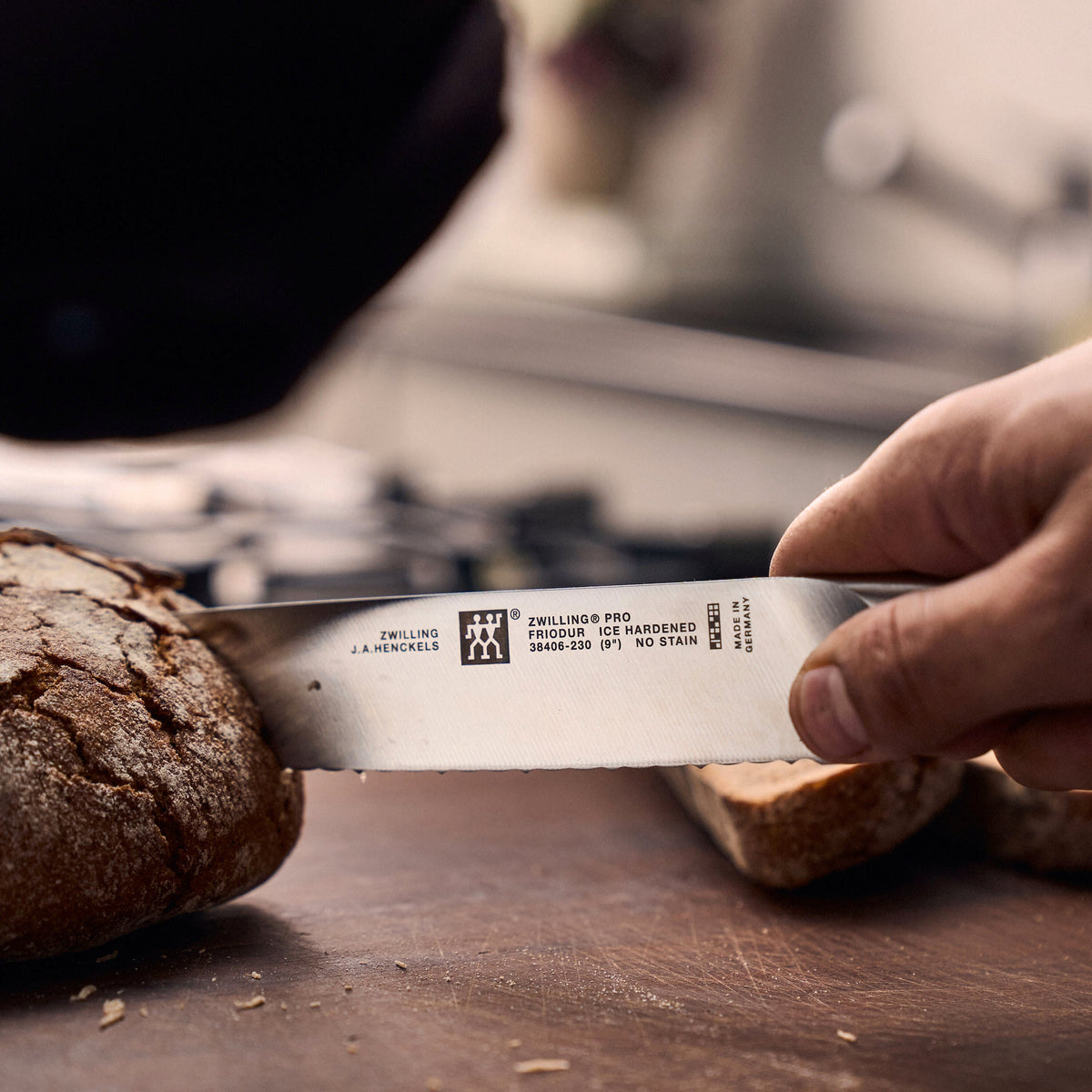 ZWILLING Pro 9-inch, Bread Knife Z15 Serration