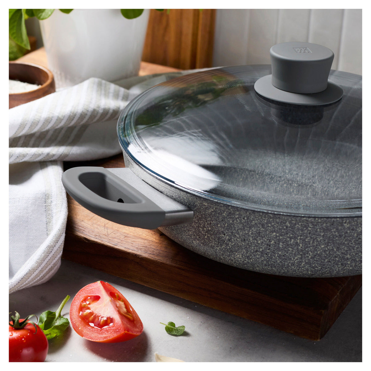 ZWILLING Parma Plus Ceramic 3.9 qt, Aluminum, Ceramic Nonstick Sauté Pan With Lid And Helper Handle Ceramic Coating