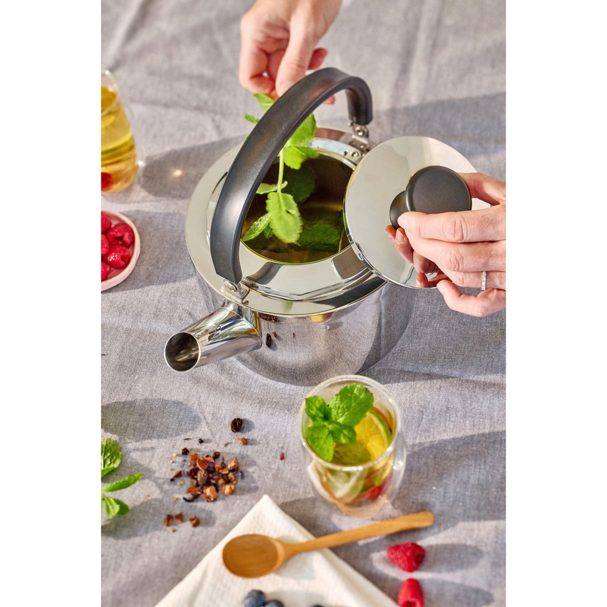 Demeyere Resto 4.75 qt Tea Kettle, 18/10 Stainless Steel