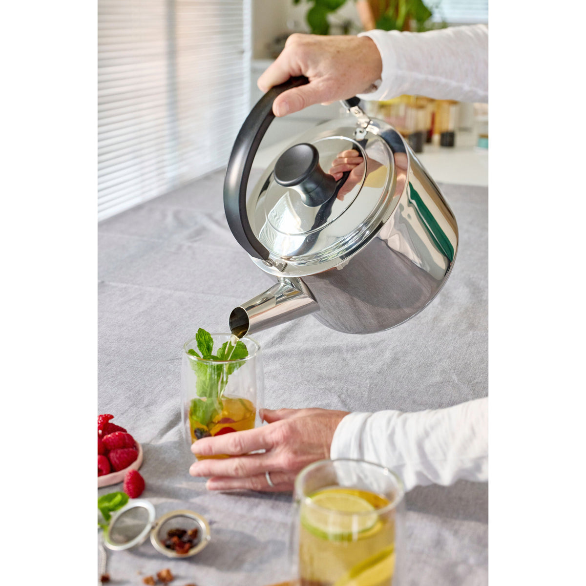Demeyere Resto 4.75 qt Tea Kettle, 18/10 Stainless Steel