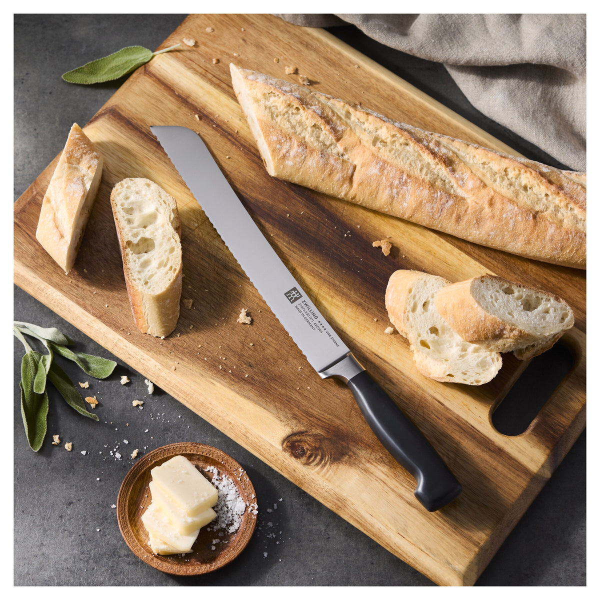 ZWILLING Four Star Country Bread Knife 9 inch, inverted serrated edge