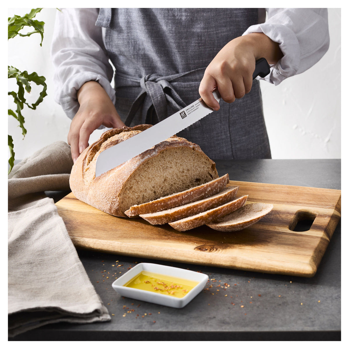 ZWILLING Four Star Bread knife 9 inch, inverted serrated edge