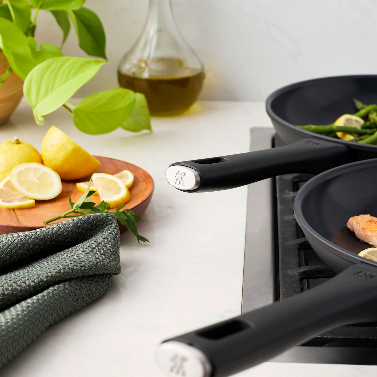 ZWILLING Madura Plus 2-pc, Non-stick, Frying Pan Set Titanium-reinforced Ceramic Non-stick Coating