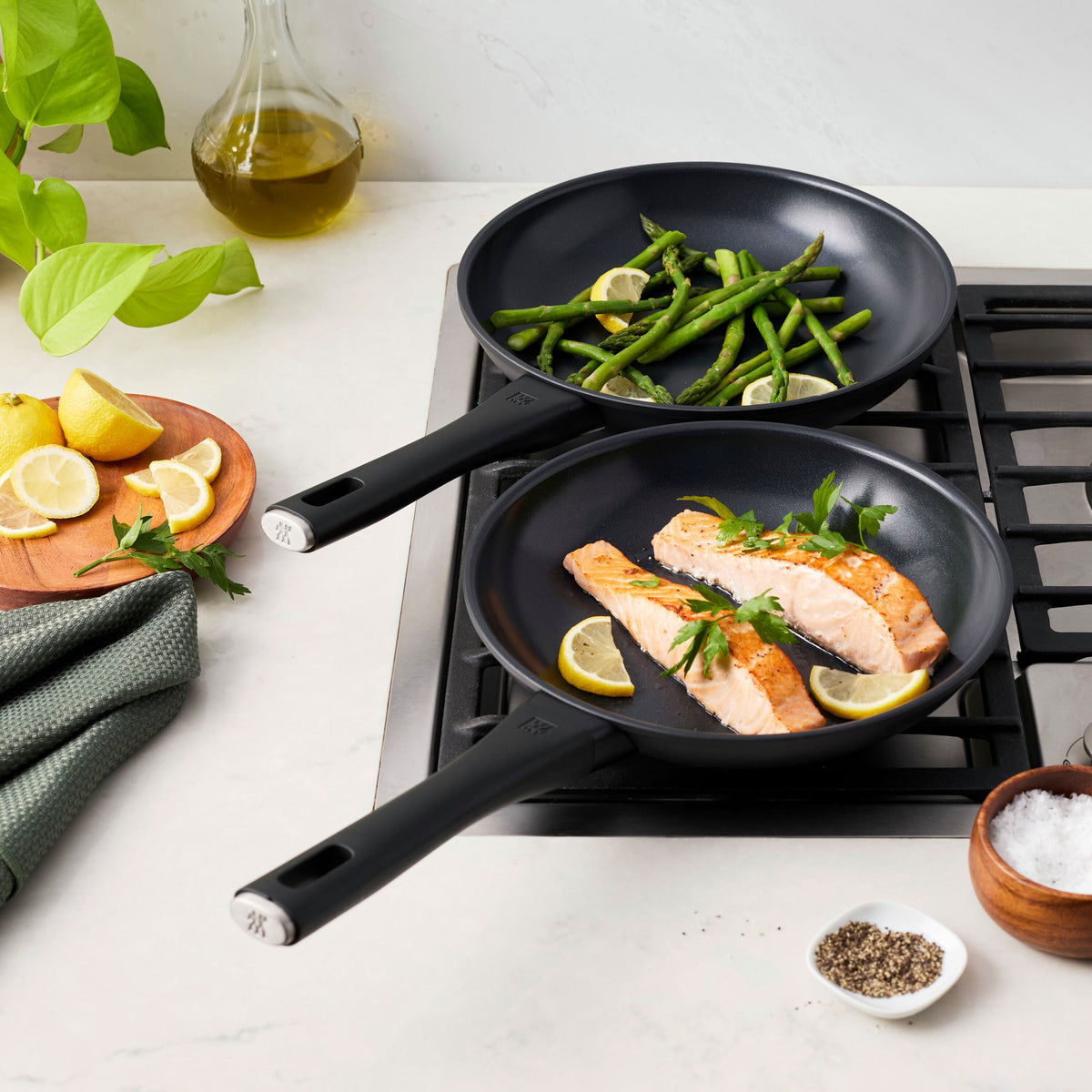 ZWILLING Madura Plus 2-pc, Non-stick, Frying Pan Set Titanium-reinforced Ceramic Non-stick Coating