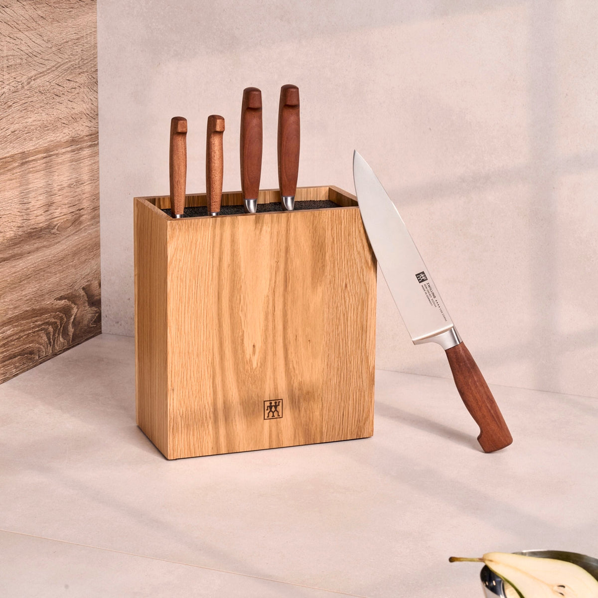 ZWILLING Four Star Chef's Knife 8 inch, Kotibe