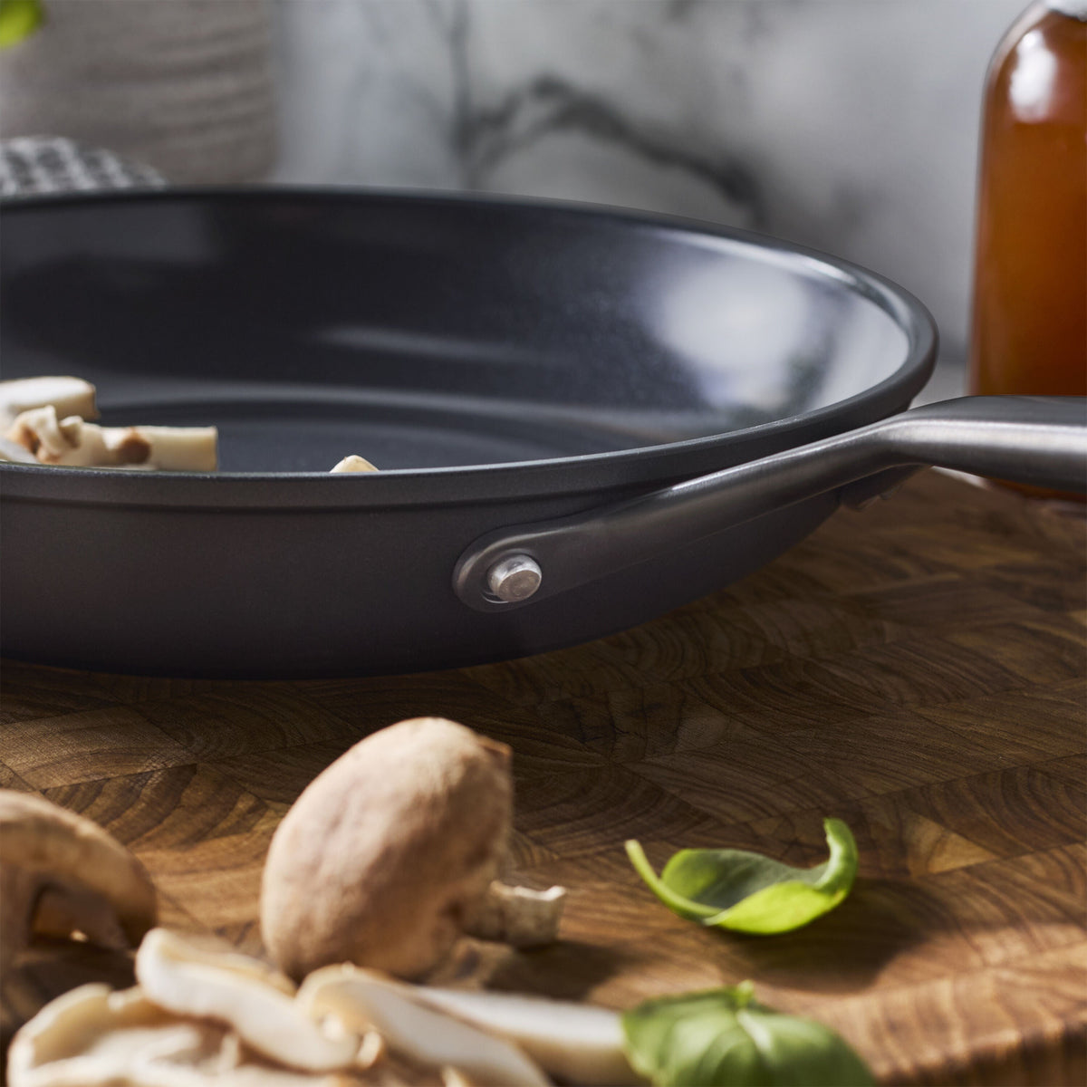 ZWILLING Milano 8-inch, Frying Pan Ceramic Nonstick Titanium